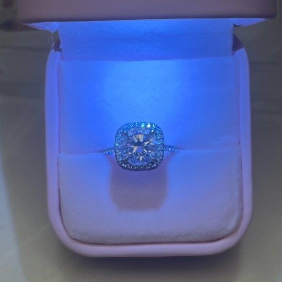 3.01 carat lab diamond in platinum diamond halo - Picture 4 of 5